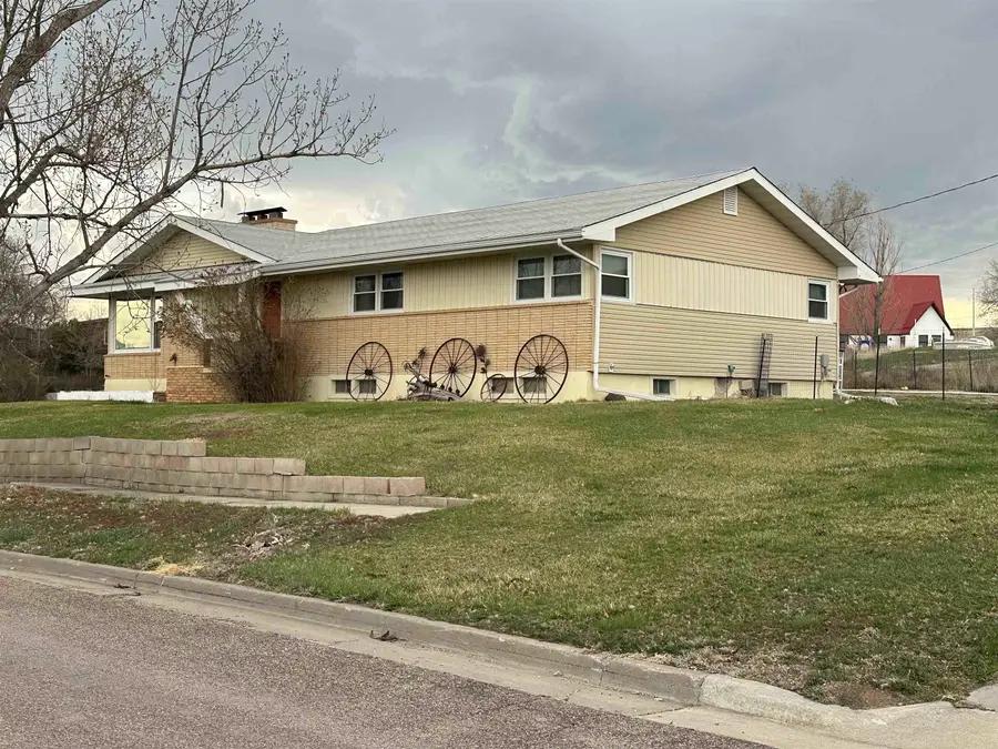 1001 E Street, Edgemont, SD 57735 - #2