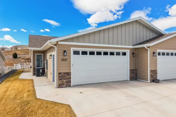 2621 Hennessy Dr, Rapid City, SD 57701