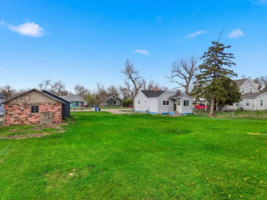 830 Lawrence Street, Belle Fourche, SD 57717 - #3