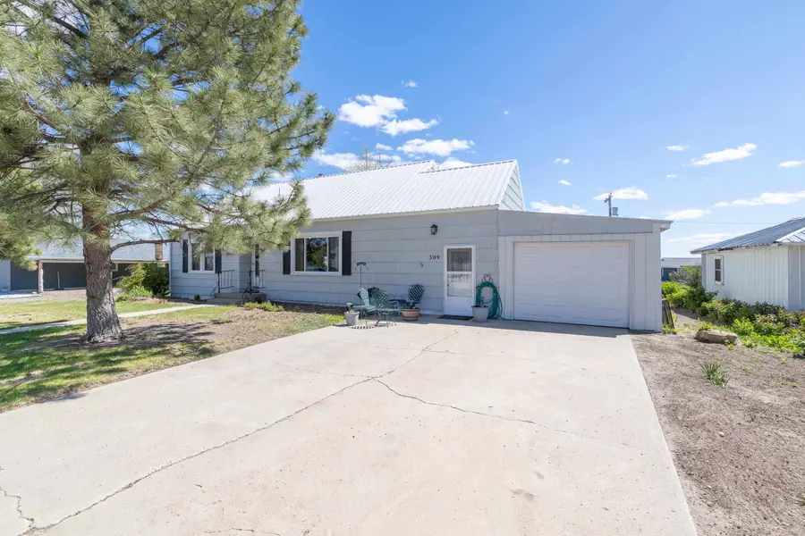 309 Chestnut Street, Kadoka, SD 57543 - #3