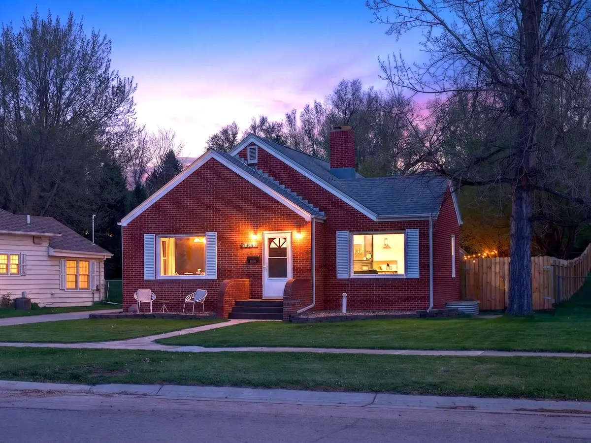 1032 Kingsbury Street, Belle Fourche, SD 57717 - #1