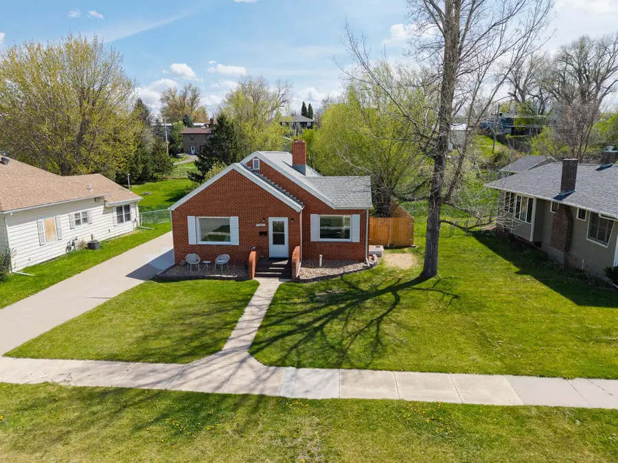 1032 Kingsbury Street, Belle Fourche, SD 57717 - #2