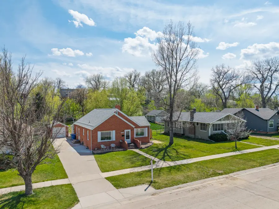 1032 Kingsbury Street, Belle Fourche, SD 57717 - #3
