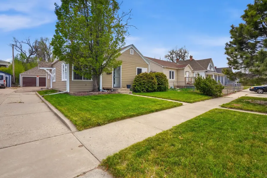 1018 Kingsbury Street, Belle Fourche, SD 57717 - #2