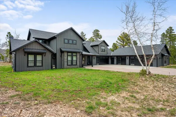 21252 Crest View Ct., Lead, SD 57754