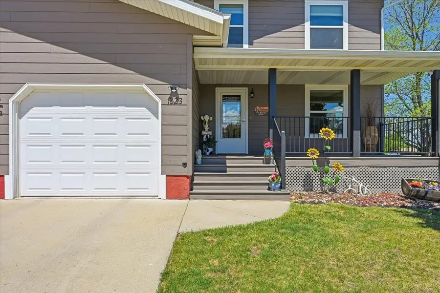 1323 Dacar Street, Belle Fourche, SD 57717 - #3