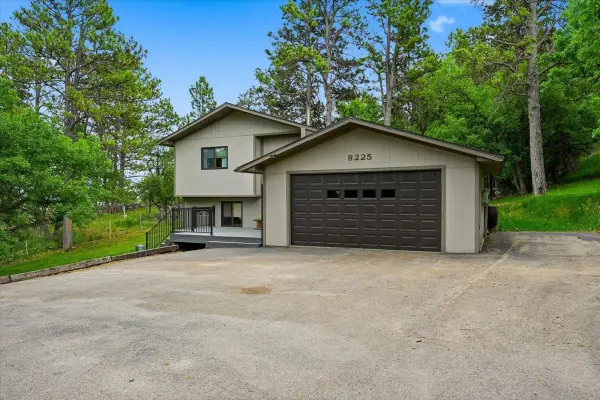 8225 S Blucksberg Mountain Road, Sturgis, SD 57785