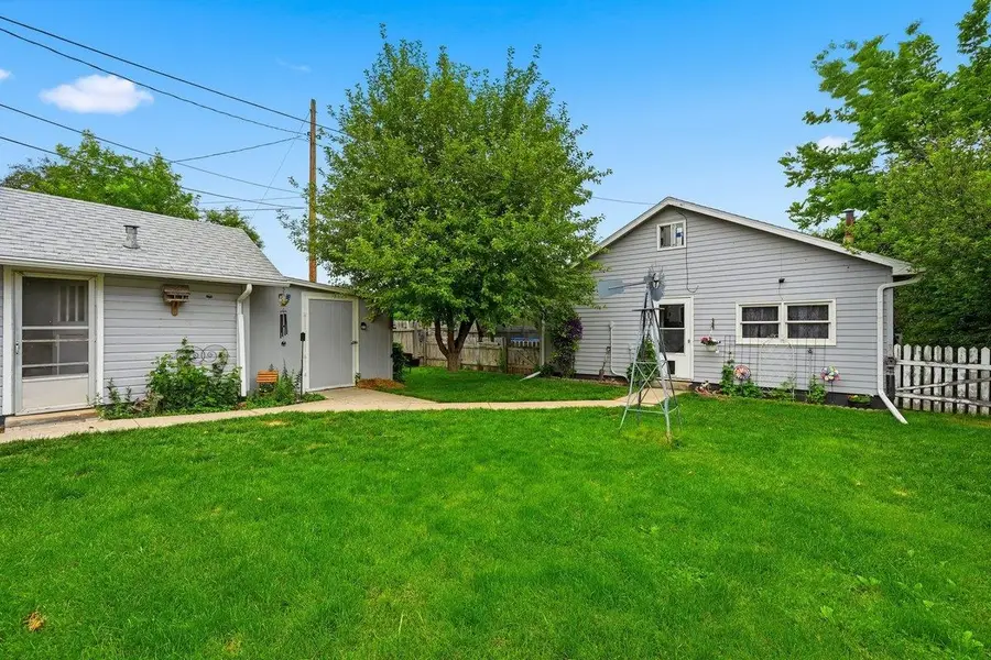 1025 Kingsbury Street, Belle Fourche, SD 57717 - #3