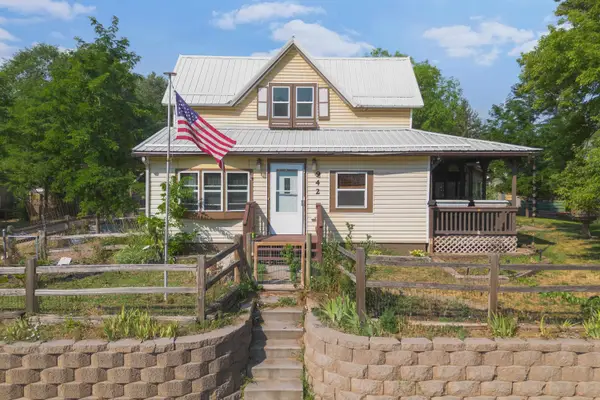 942 S River Street, Hot Springs, SD 57747
