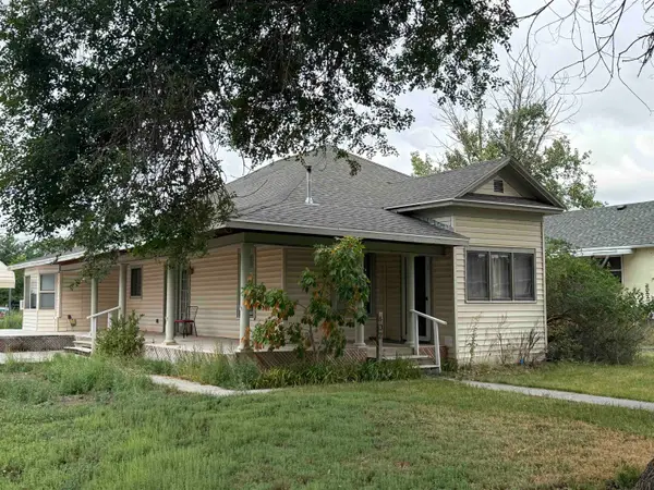 402 4th Avenue, Edgemont, SD 57747