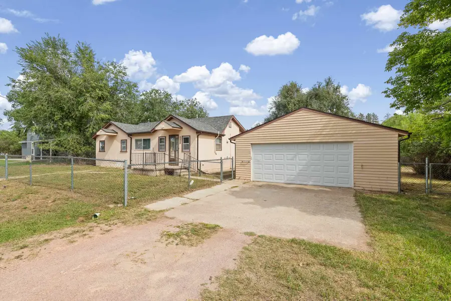 1423 Evans Street, Hot Springs, SD 57747 - #2