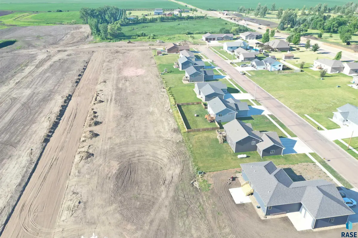 501 Fairway Dr, Colman, SD 57017 - #1