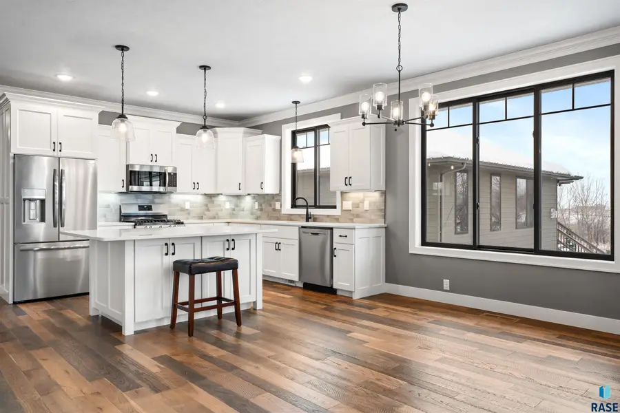 713 E 77th St, Sioux Falls, SD 57108 - #2