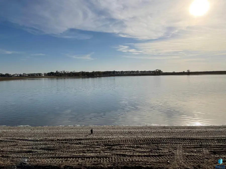 305 Sandpiper Ln, Wentworth, SD 57075 - #3