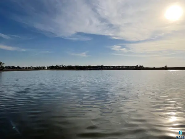 509 Sandpiper Ln, Wentworth, SD 57075