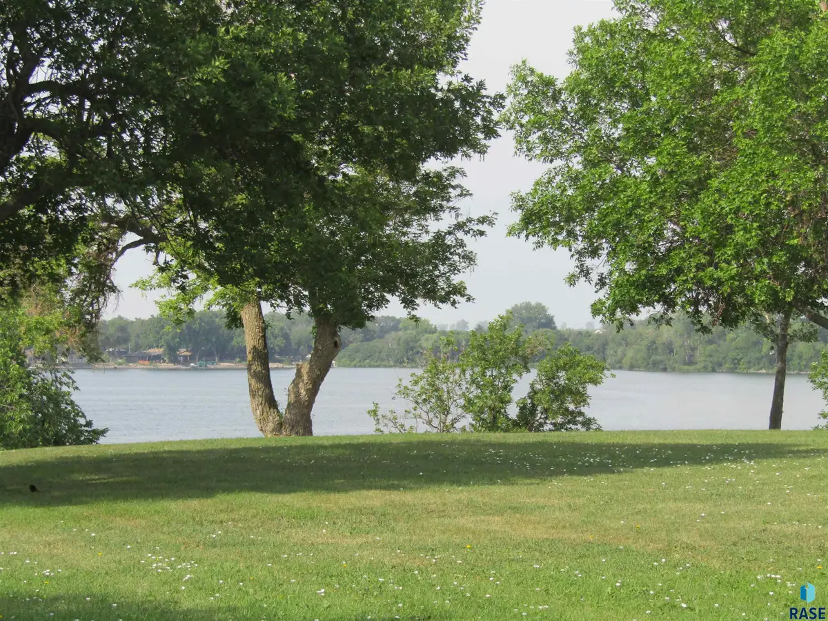 26506 Lakeview Pl, Hartford, SD 57033 - #1