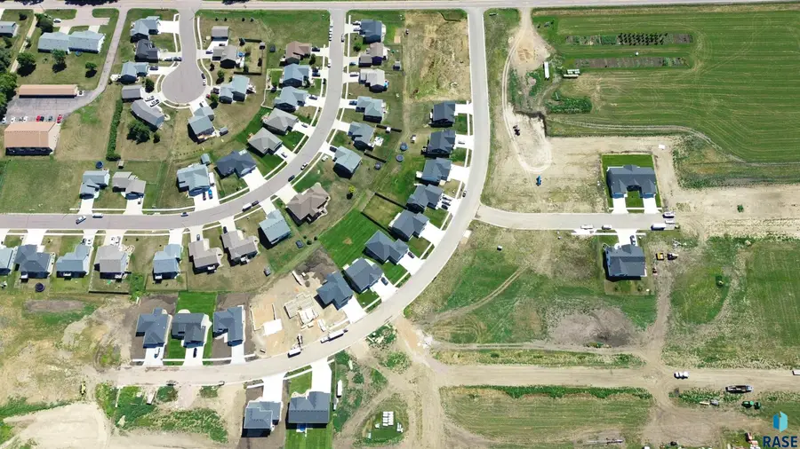 127 Skyline Dr, Valley Springs, SD 57068 - #2