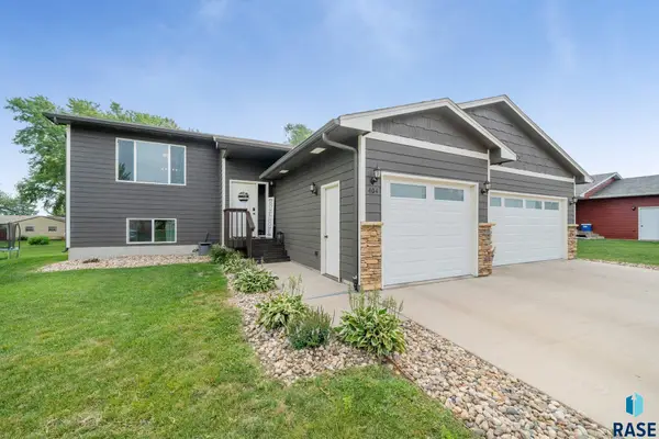 404 Kia Dr, Hartford, SD 57033