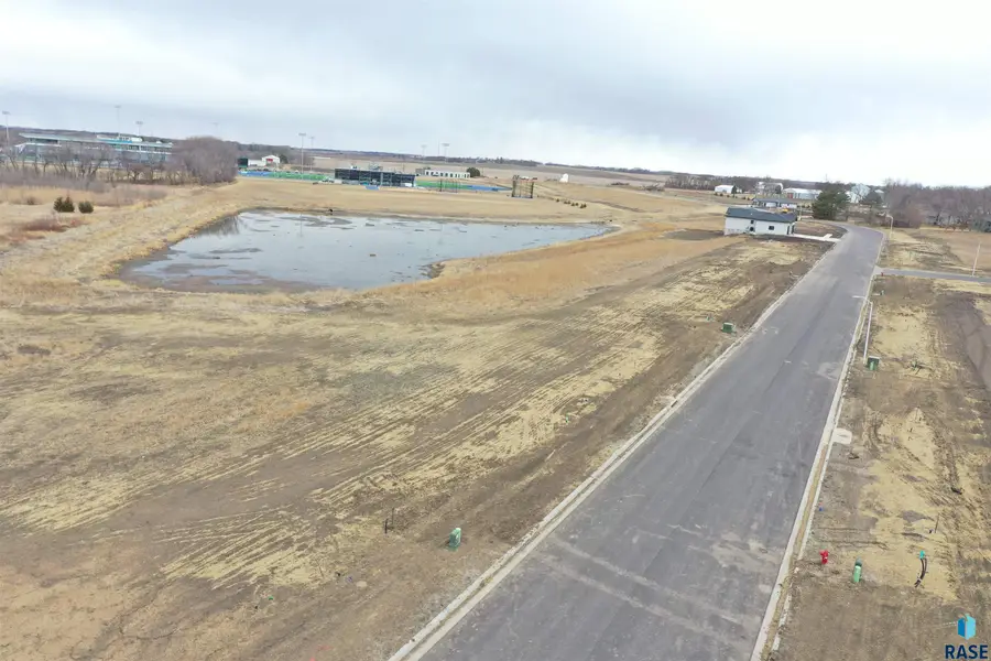 907 Harter Dr, Madison, SD 57042 - #3