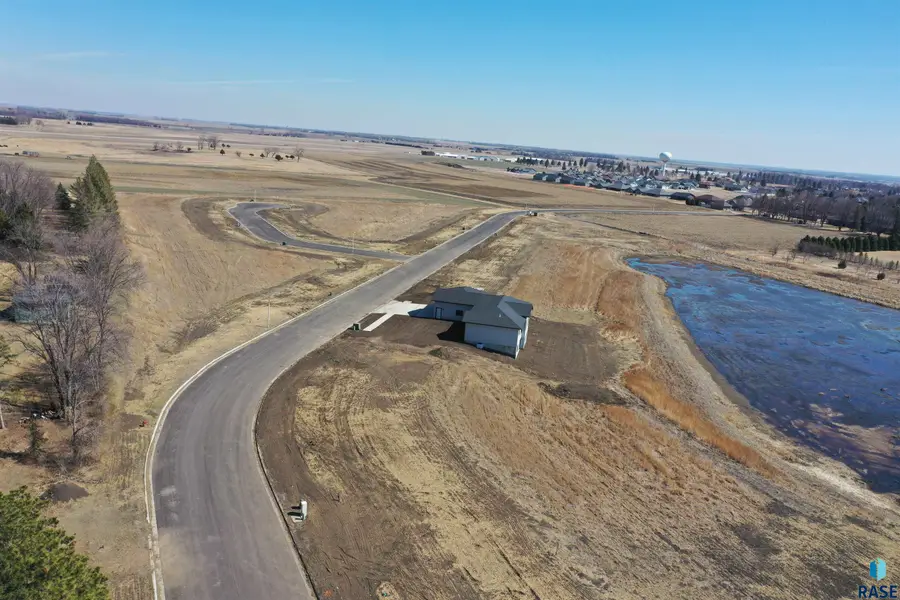 832 Harter Dr, Madison, SD 57042 - #2