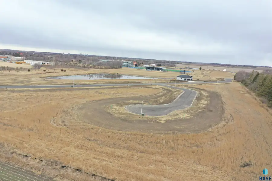 832 Harter Dr, Madison, SD 57042 - #3