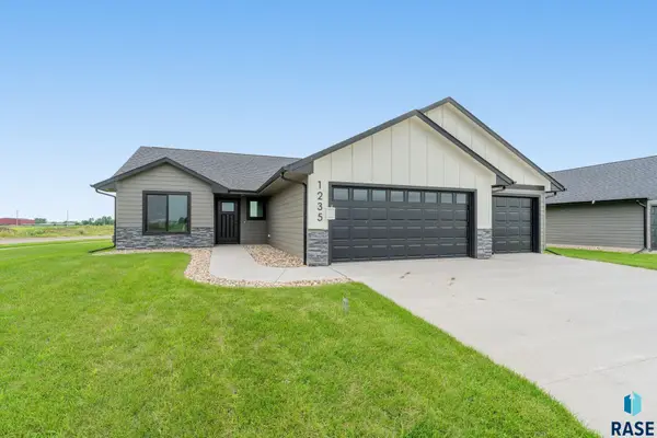 1235 E Wayne Pl, Tea, SD 57064