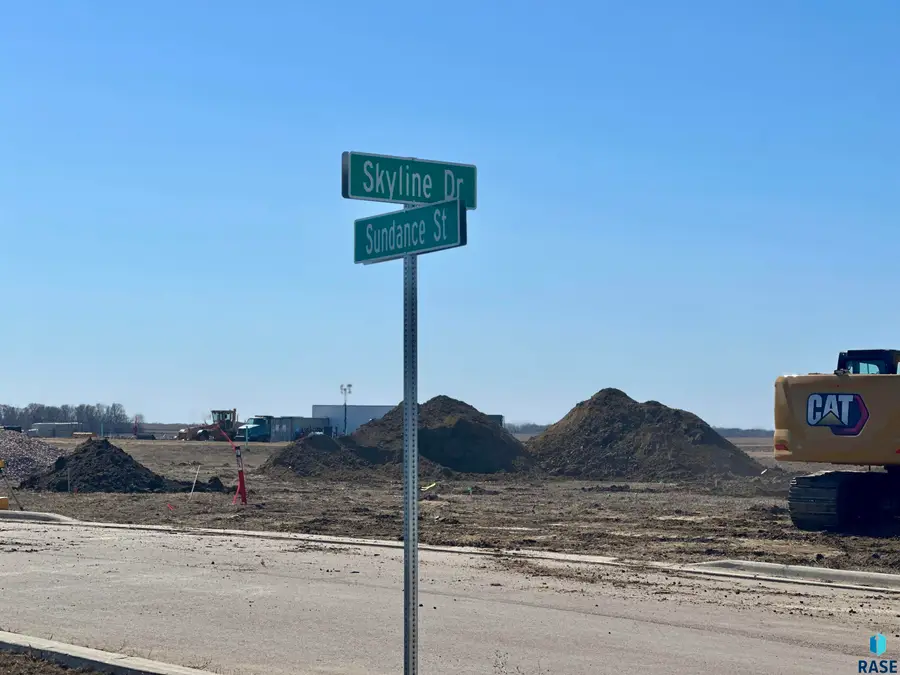 900 Sundance St, Valley Springs, SD 57068 - #3