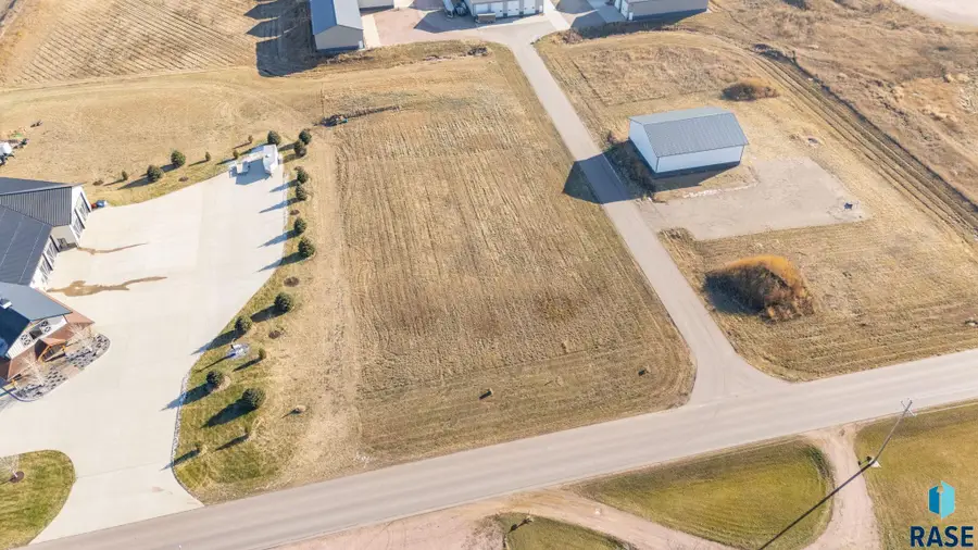 602 S Garfield Ave, Dell Rapids, SD 57022 - #3