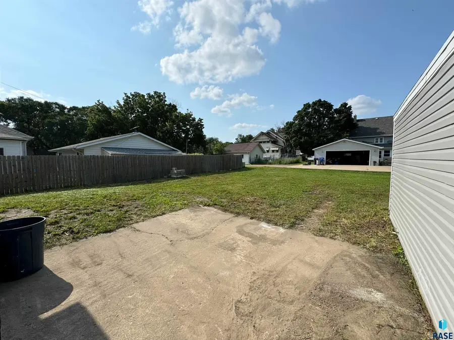 222 W 2nd St, Canton, SD 57013 - #3