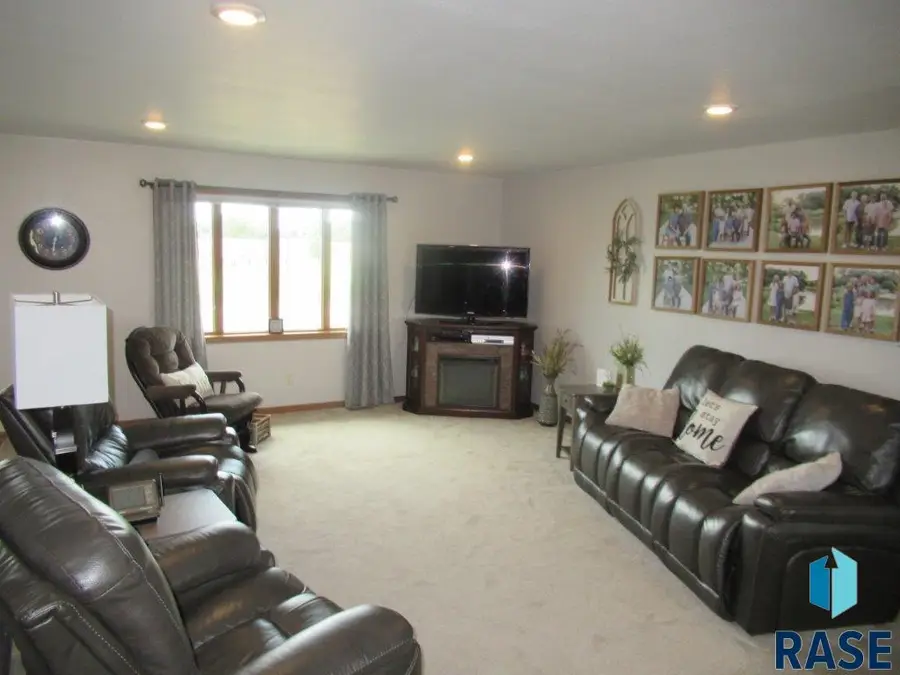 510 Hillcrest St, Edgerton, MN 56128 - #2
