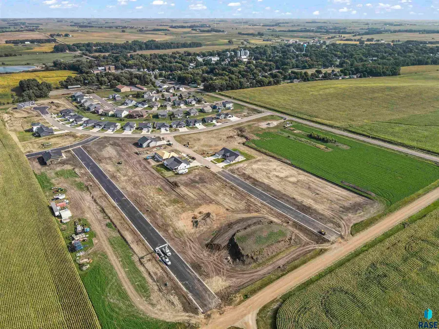 905 Sunset St, Valley Springs, SD 57068 - #3