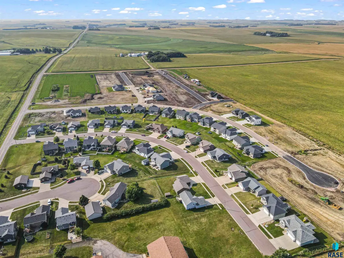 907 Sunset St, Valley Springs, SD 57068 - #1