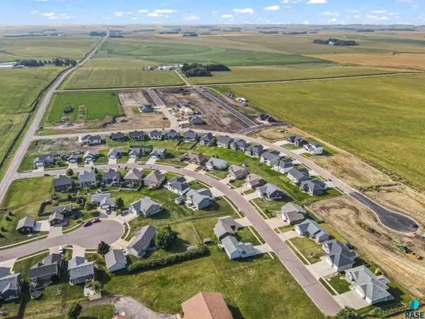 907 Sunset St, Valley Springs, SD 57068