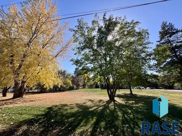 517 W 4th Ave, Lennox, SD 57039 - #2