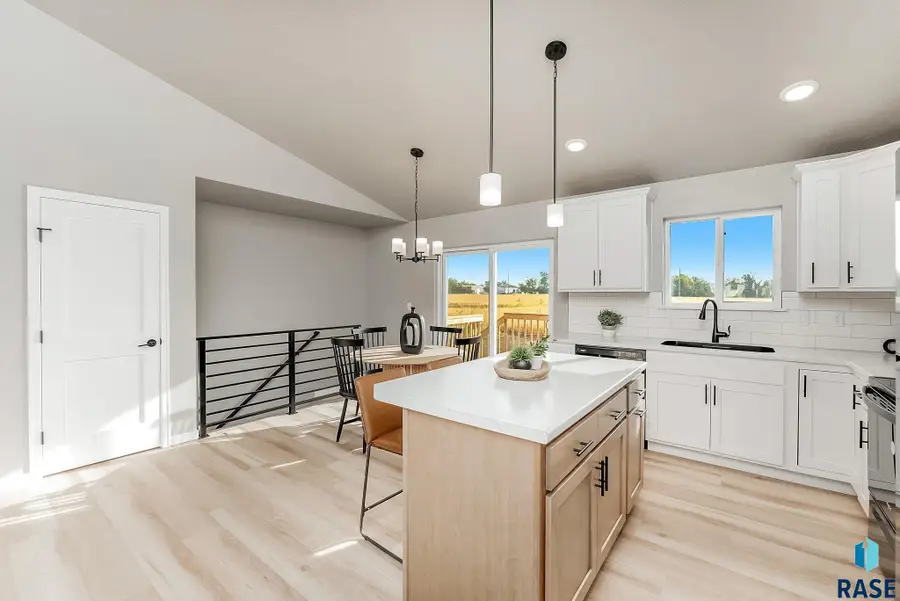 430 N Summit Ave, Tea, SD 57064 - #3