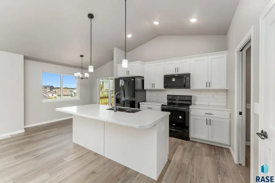 201 N Everest Ave, Tea, SD 57064 - #2