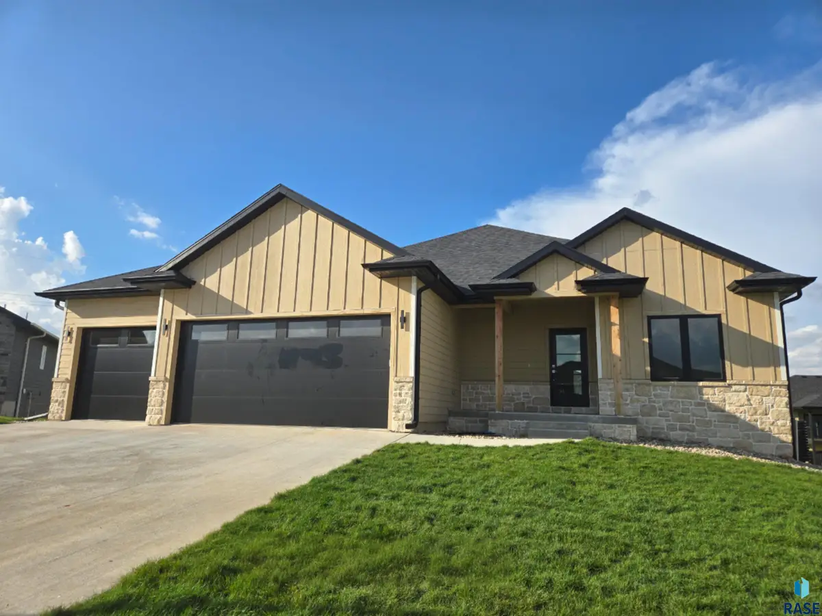 8412 E Spearfish Ct, Sioux Falls, SD 57110 - #1