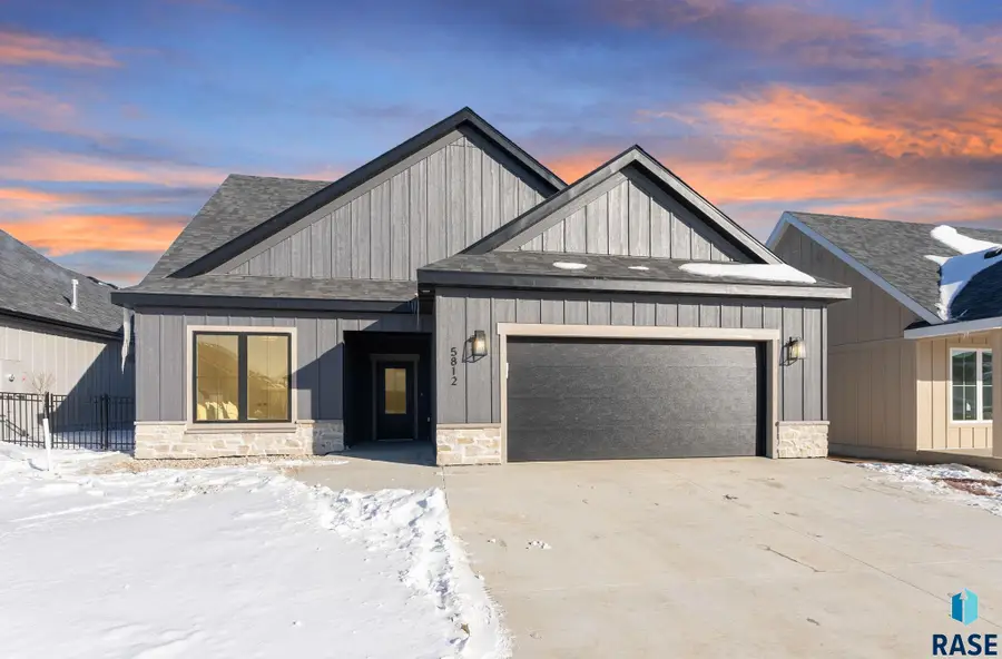 5812 E Rush St, Sioux Falls, SD 57110 - #2