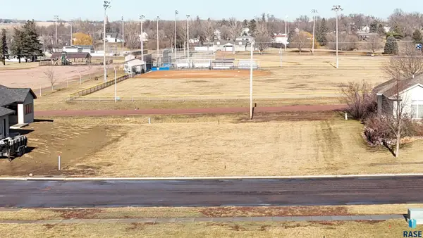 804 Jacob Cir, Garretson, SD 57030