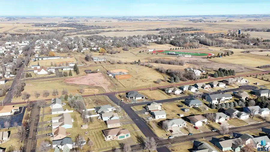 804 Jacob Cir, Garretson, SD 57030 - #3