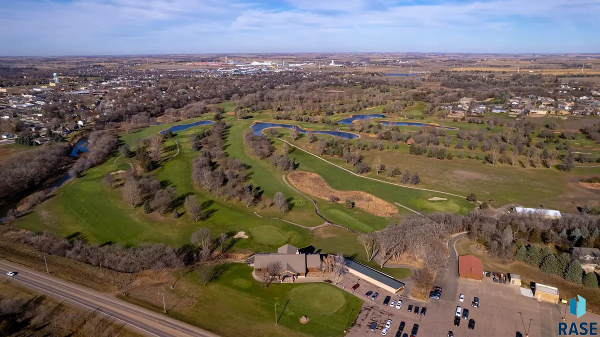 901 S Country Club Ave, Brandon, SD 57005 - #1