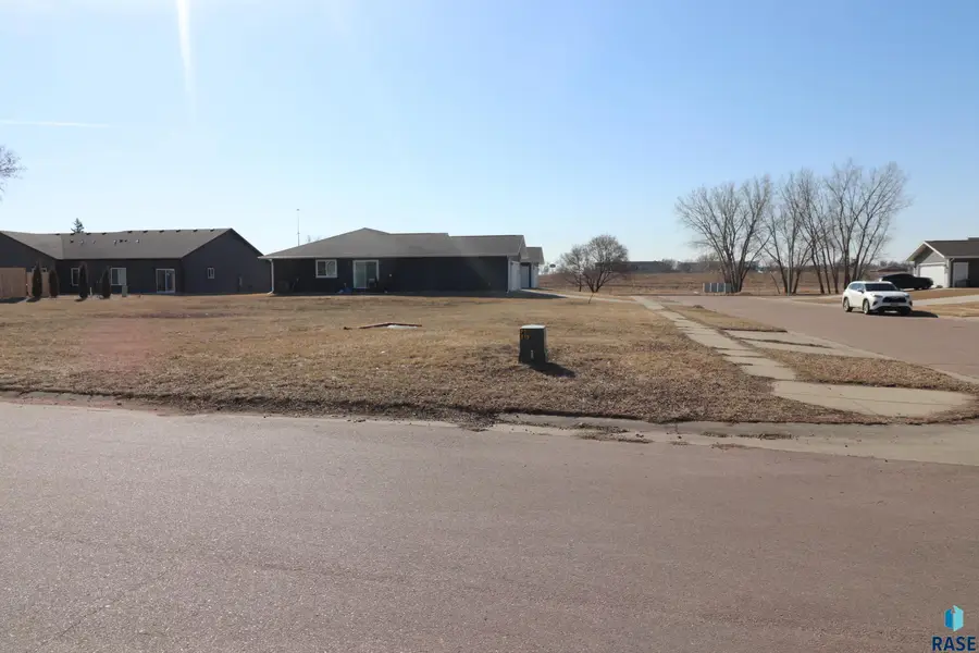 4501 W Graceland Pl, Sioux Falls, SD 57106 - #3