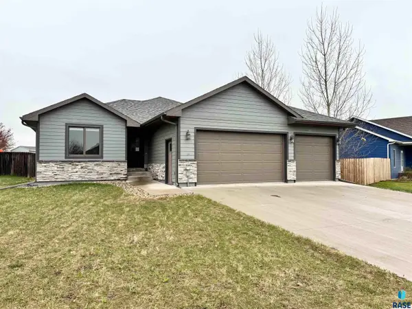 504 Cedar Dr, Harrisburg, SD 57032