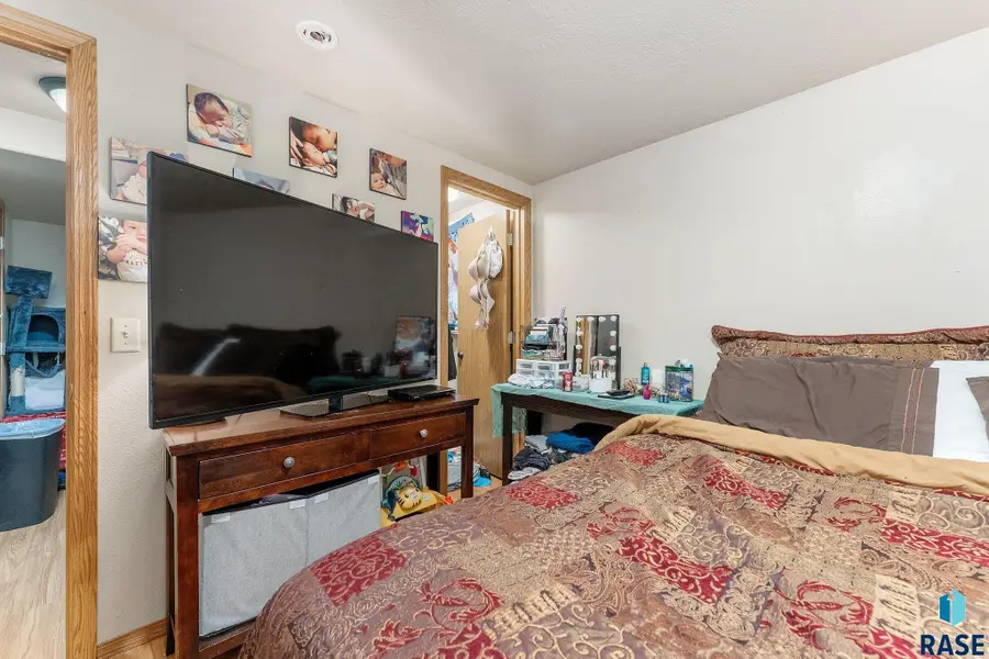 817 W 15th St, Sioux Falls, SD 57104 - #3