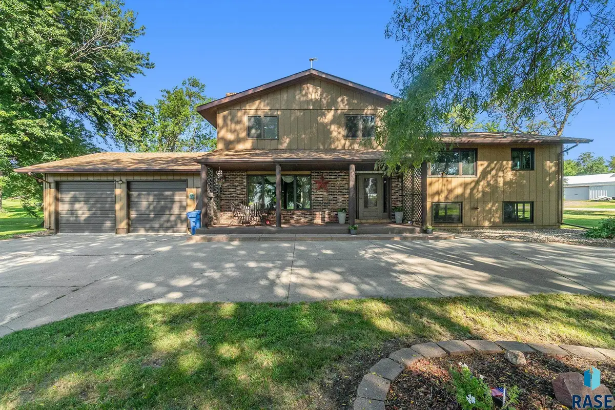 402 E 1st St, Hardwick, MN 56134 - #1