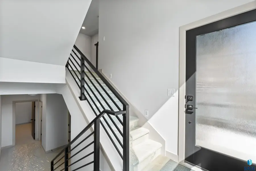 2803 S Terry Ave, Sioux Falls, SD 57106 - #2