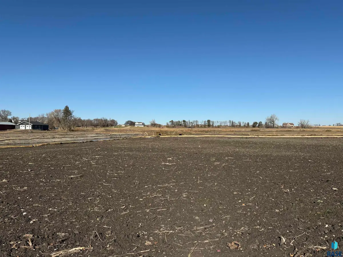 Crescent Ln, Madison, SD 57042 - #1