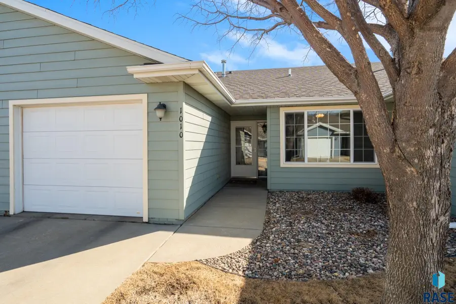 1010 N Crape Pl, Sioux Falls, SD 57107 - #3