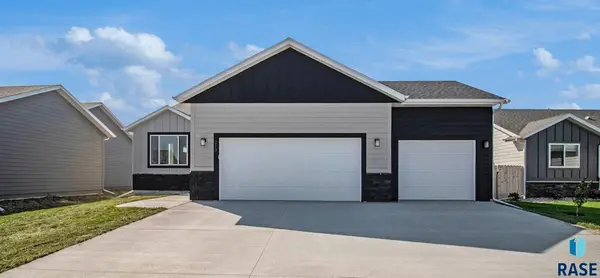 213 Plainside Ave, Harrisburg, SD 57032