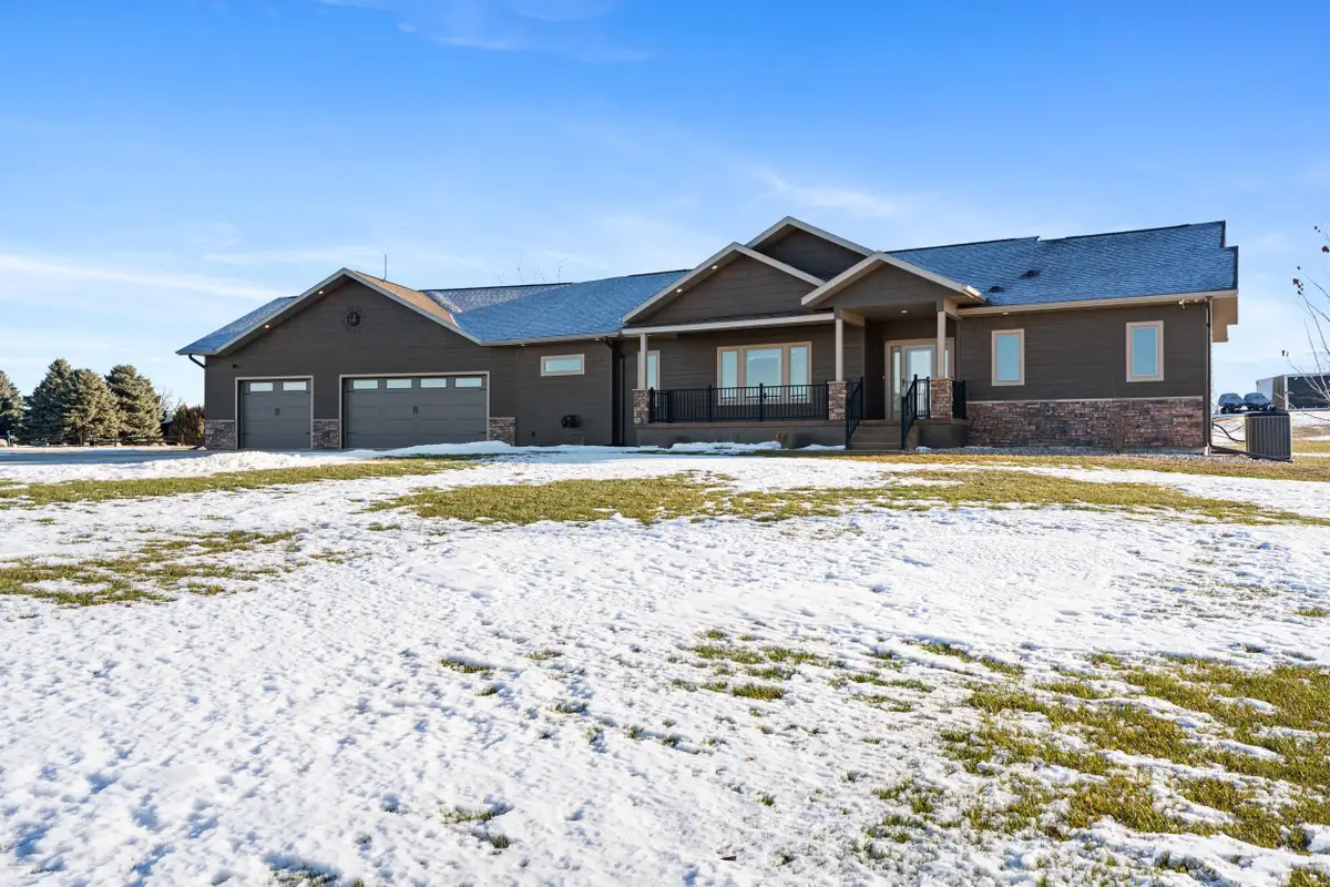 415 Linden Dr, Madison, SD 57042 - #1